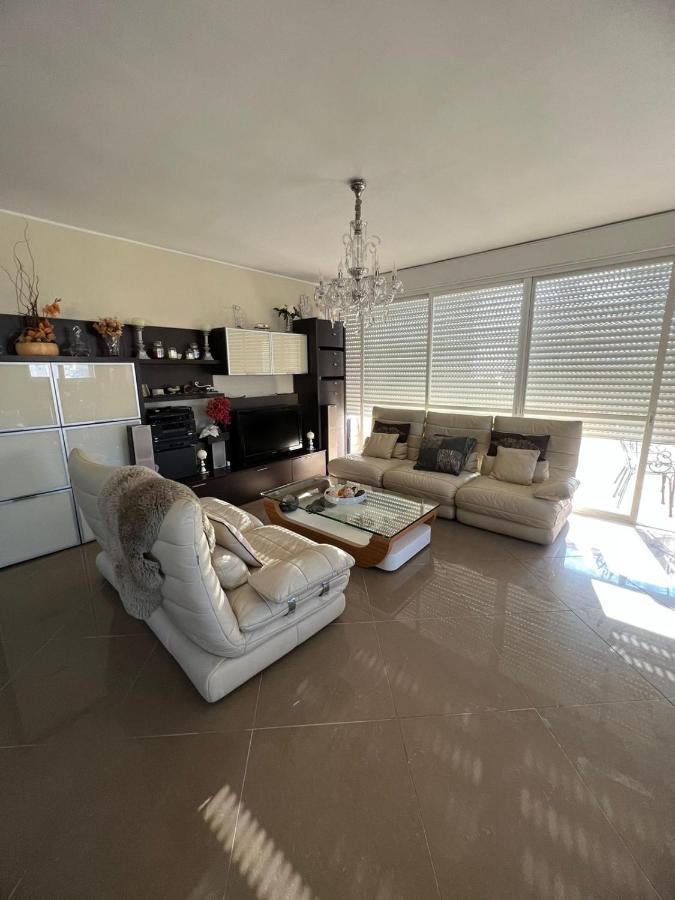 Grand Appartement 7 Personnes Netanya Proximite Immediate Kikar Plage Immeuble King Koresh Exterior photo